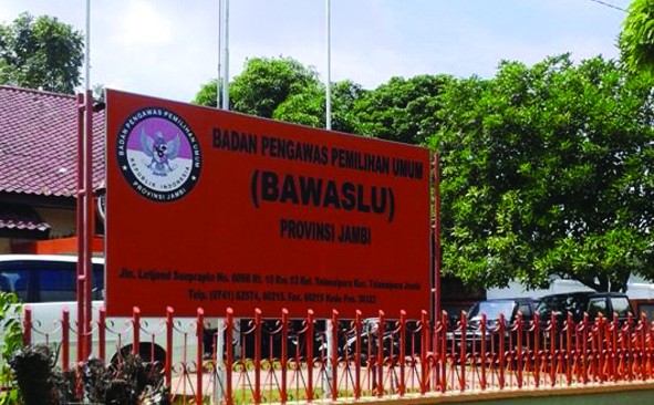 Pelaksanaan tes tertulis dilaksanakan di Kantor Bawaslu Provinsi Jambi.